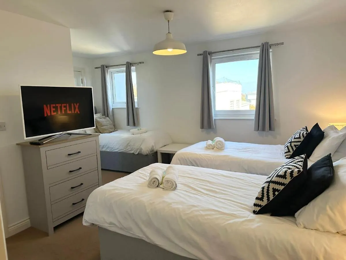 Best Price! - Huge 3 Bed 2 Bath City Centre Newly Refurbished Apartment, Up To 7 Guests - Free Secure Parking - Smart Tv - Singles Or King Size Beds Southampton